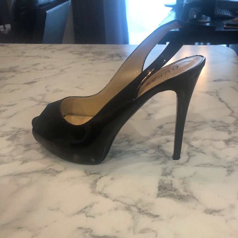 Patent leather peep toe. Size 10. Guess